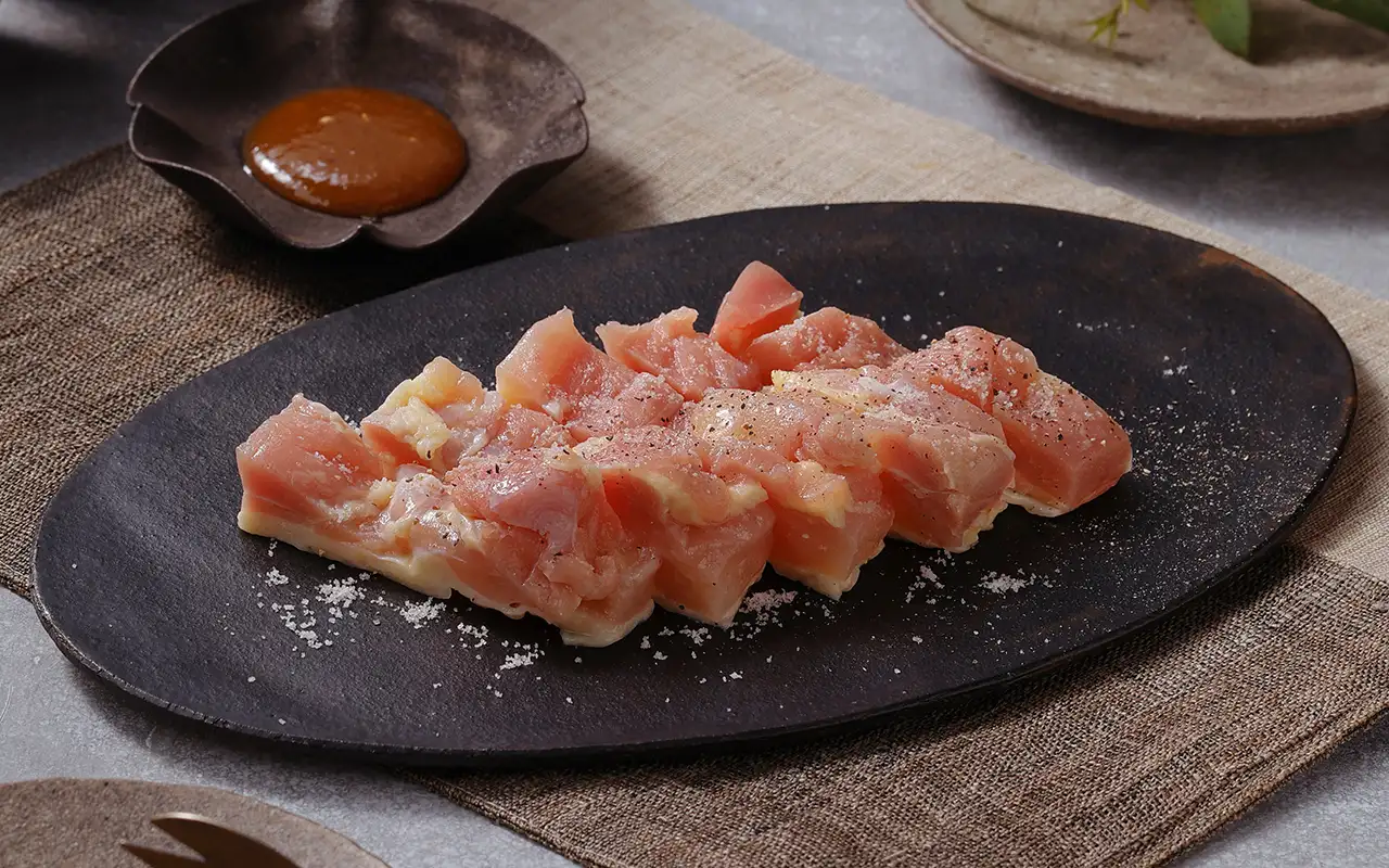 徳島県産地鶏　阿波尾鶏のもも藻塩焼き～山椒味噌で～