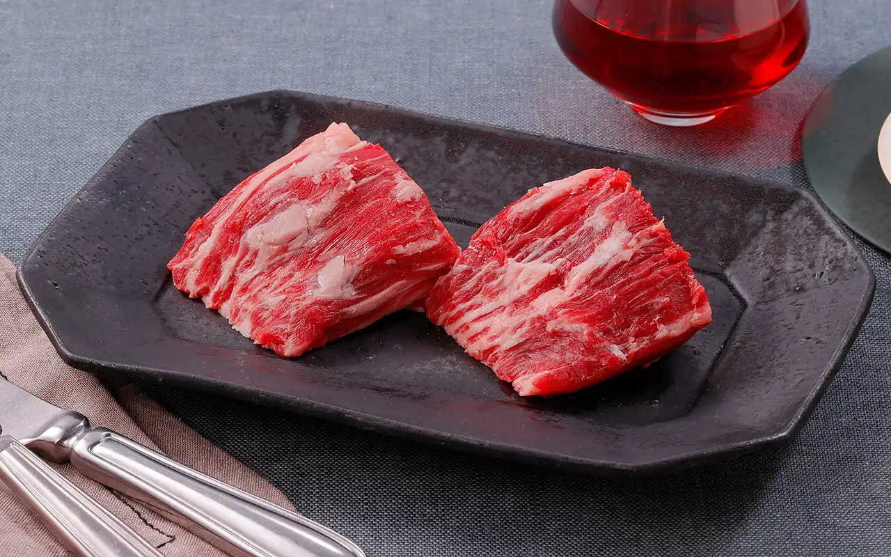 厚切りカルビのカットステーキ